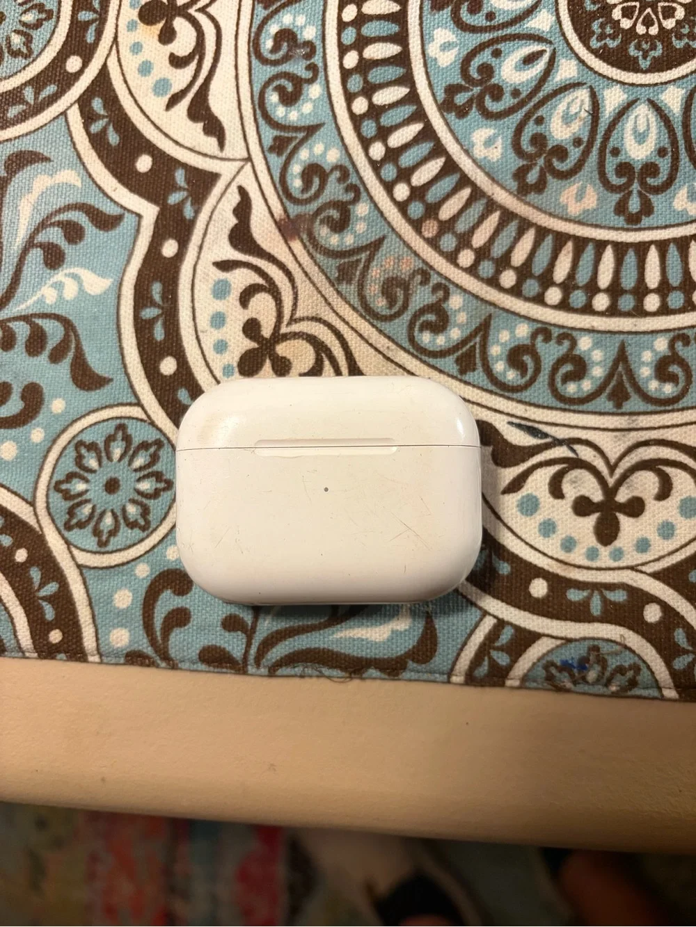 White I Pod Pros  Wireless Earbuds with Charging Case